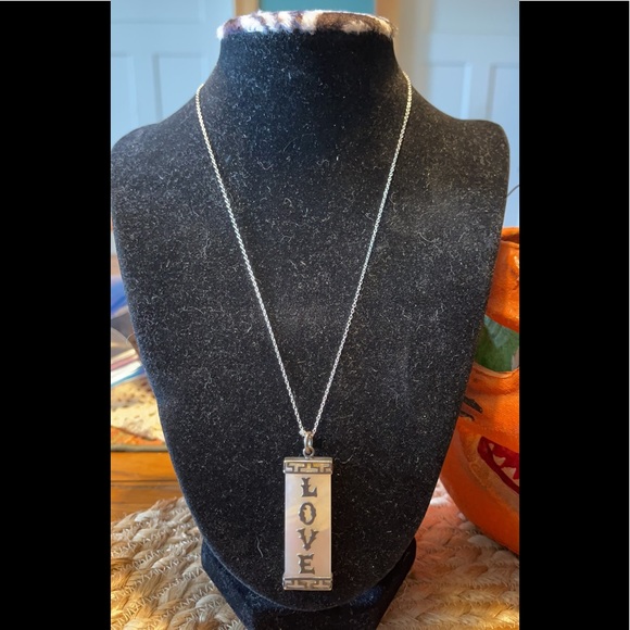 Unique & FABULOUS nicely sized Sterling Silver Mother of Pearl LOVE Pendant ❤️🔥 - Picture 3 of 15